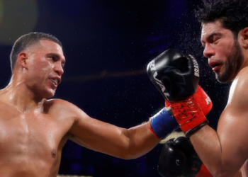 Benavidez trounces 'Zurdo'