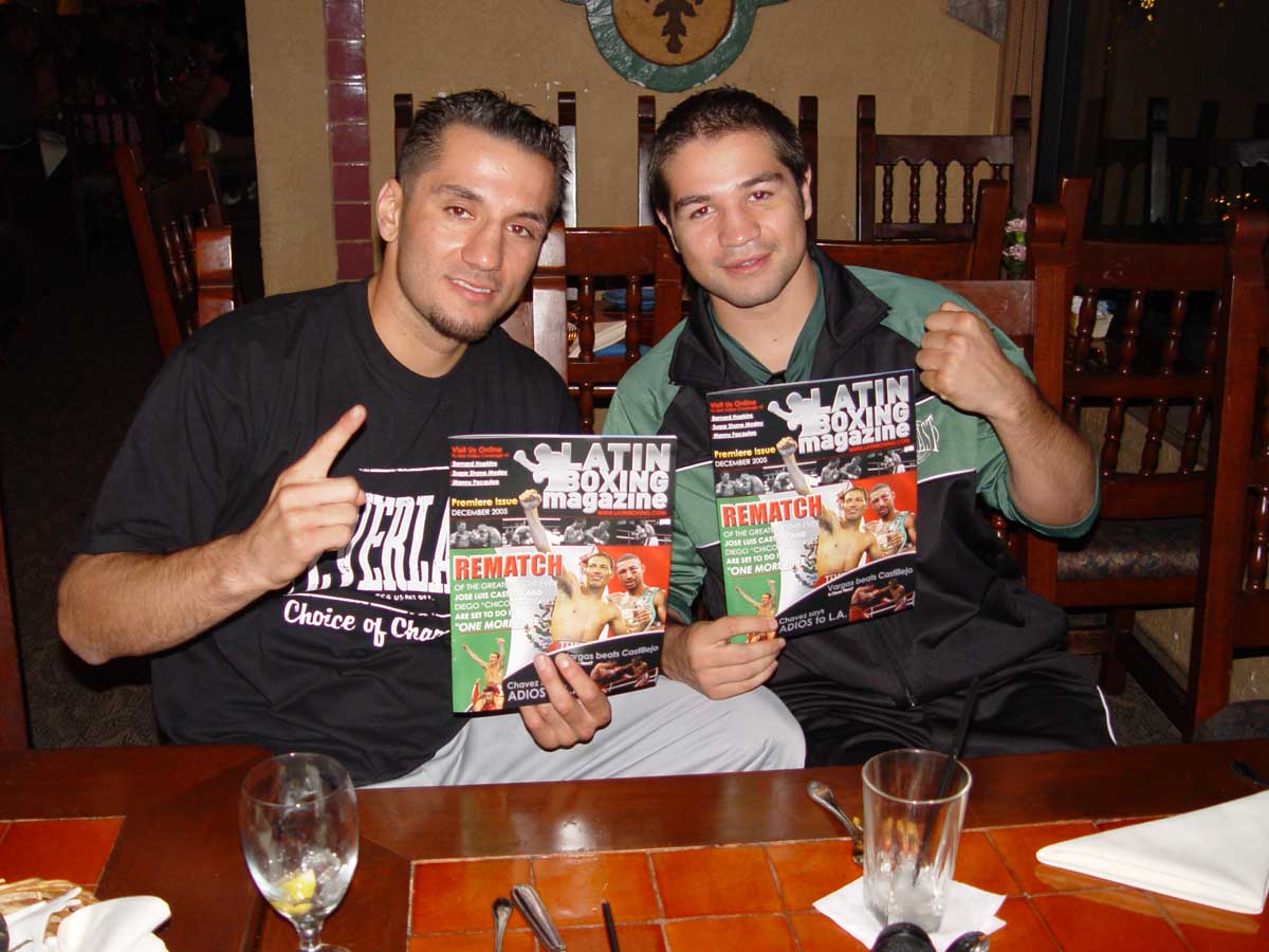 Fighters holding up Lation Boxing Magazines